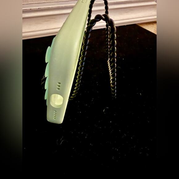 elago sage green silicone liquid w Octobuddy Suction cup mount iphone 15 pro - Picture 8 of 10